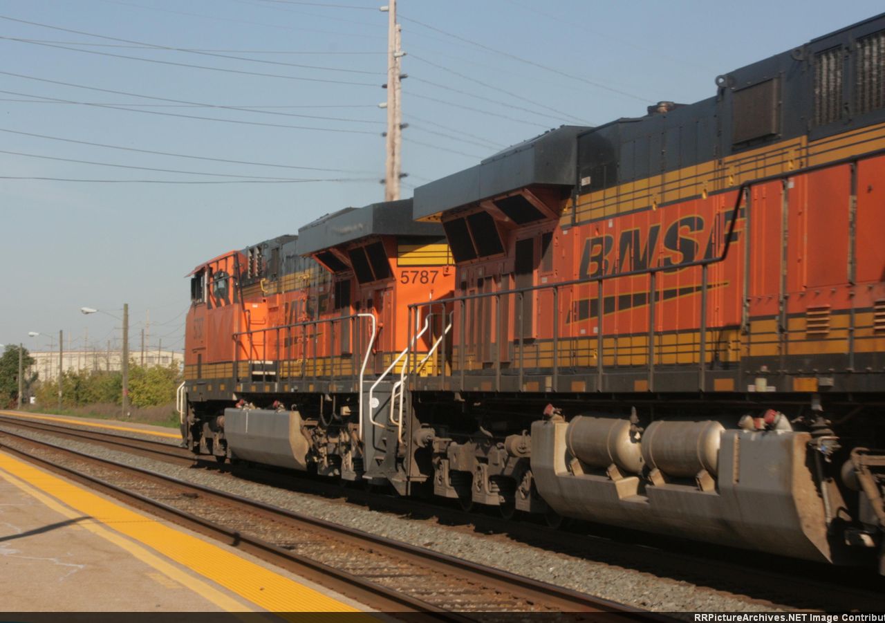 BNSF 5787